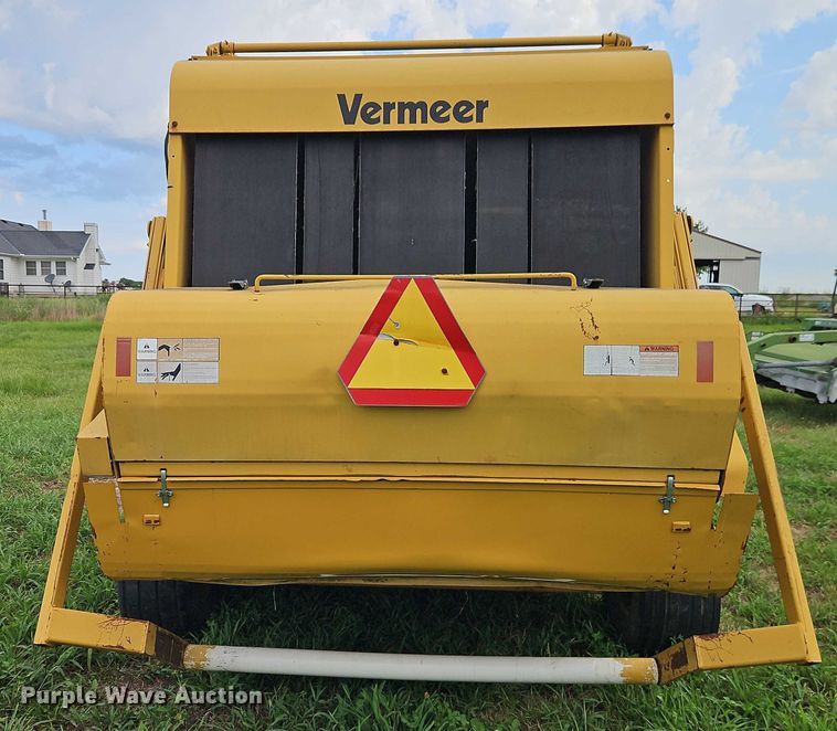 image for item EB8239 1996 Vermeer 605 Series K round baler