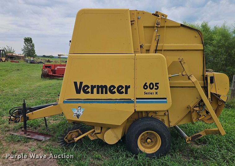 image for item EB8239 1996 Vermeer 605 Series K round baler