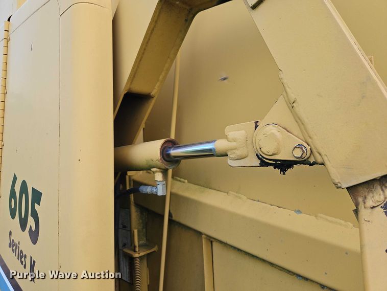 image for item EB8239 1996 Vermeer 605 Series K round baler