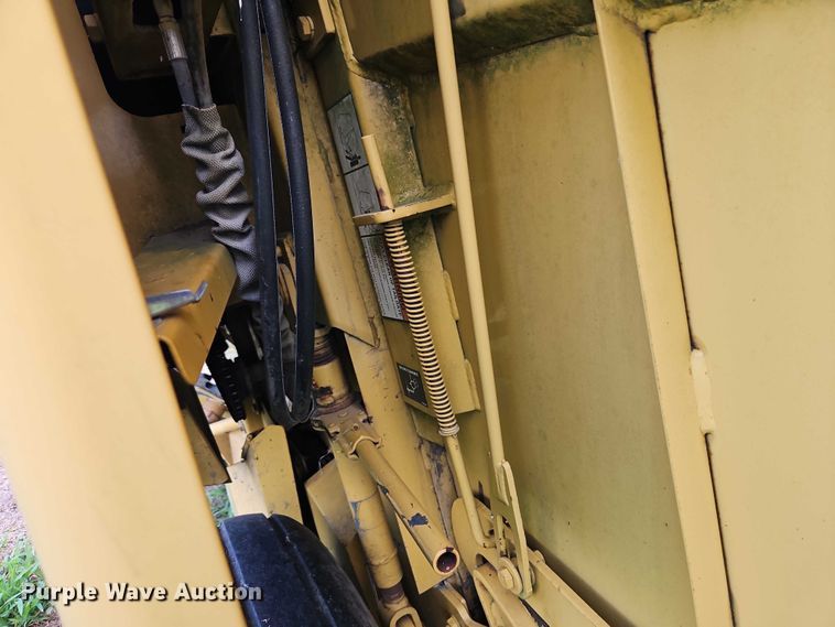 image for item EB8239 1996 Vermeer 605 Series K round baler