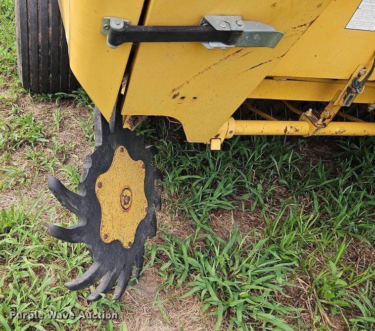 image for item EB8239 1996 Vermeer 605 Series K round baler