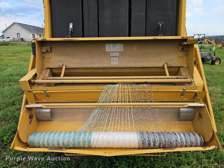 image for item EB8239 1996 Vermeer 605 Series K round baler