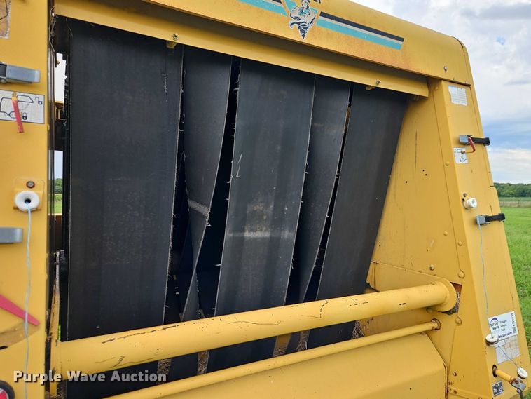 image for item EB8239 1996 Vermeer 605 Series K round baler