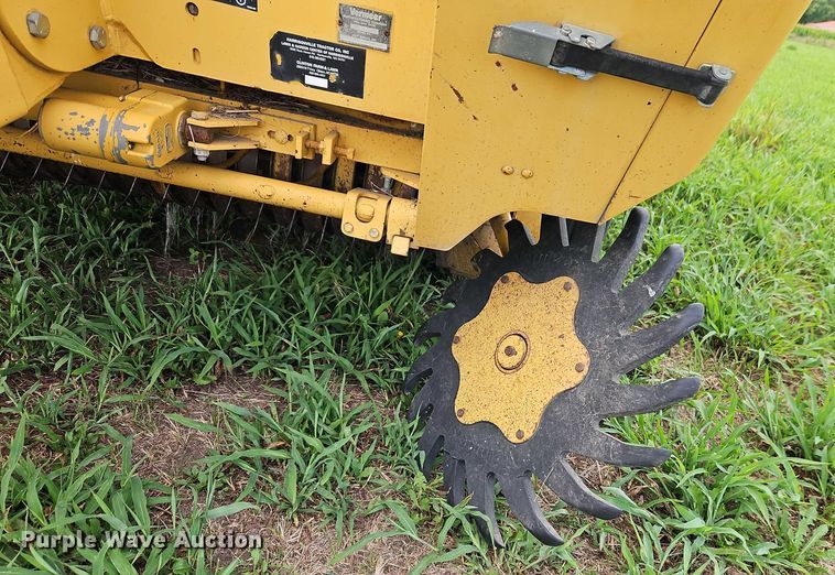 image for item EB8239 1996 Vermeer 605 Series K round baler