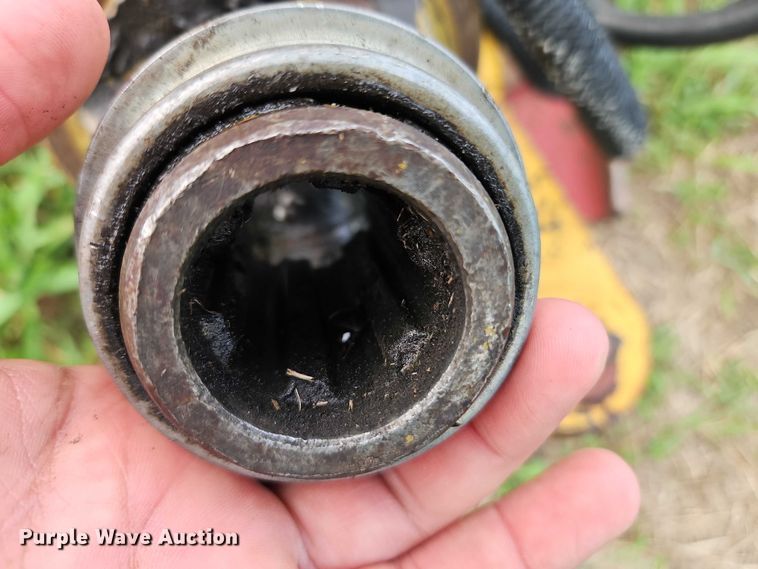 image for item EB8239 1996 Vermeer 605 Series K round baler