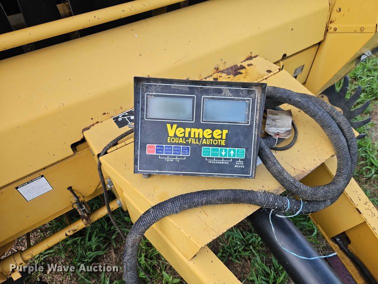 image for item EB8239 1996 Vermeer 605 Series K round baler