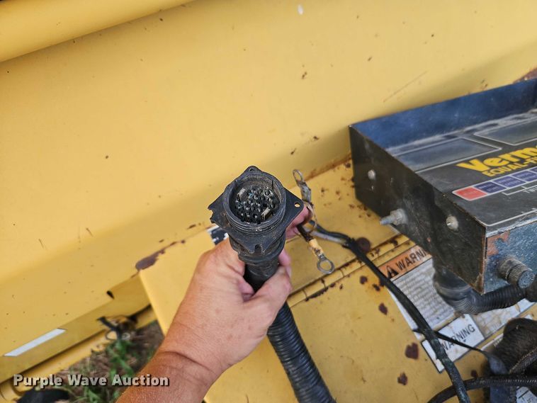 image for item EB8239 1996 Vermeer 605 Series K round baler