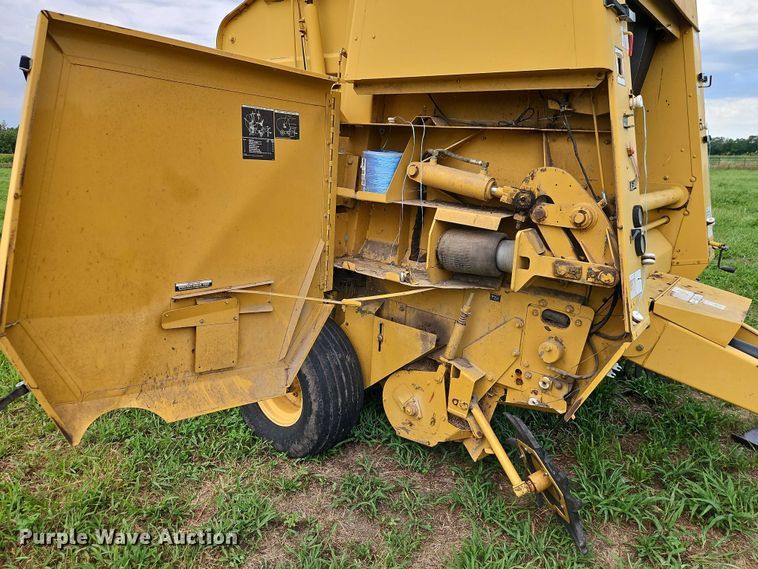 image for item EB8239 1996 Vermeer 605 Series K round baler