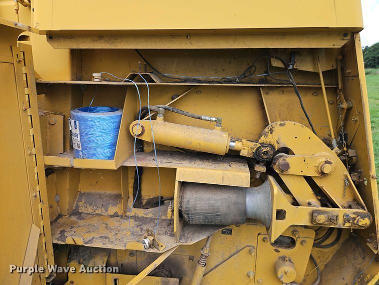 image for item EB8239 1996 Vermeer 605 Series K round baler