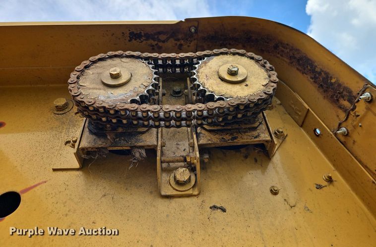 image for item EB8239 1996 Vermeer 605 Series K round baler