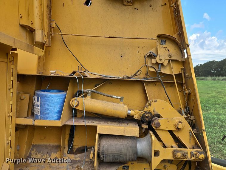 image for item EB8239 1996 Vermeer 605 Series K round baler