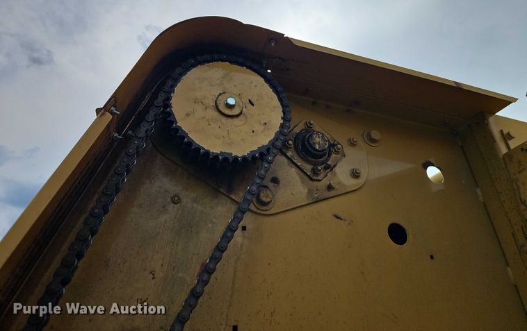 image for item EB8239 1996 Vermeer 605 Series K round baler