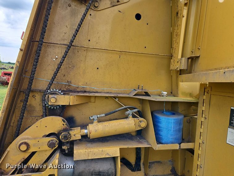 image for item EB8239 1996 Vermeer 605 Series K round baler