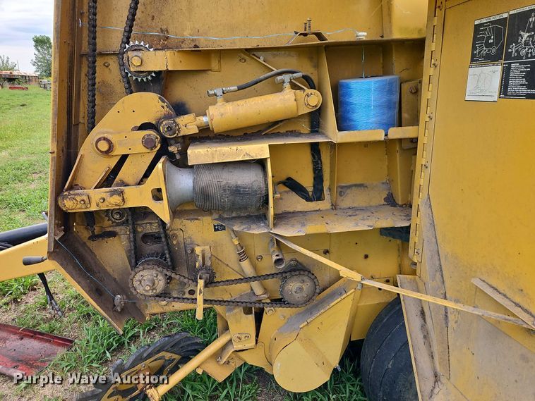 image for item EB8239 1996 Vermeer 605 Series K round baler