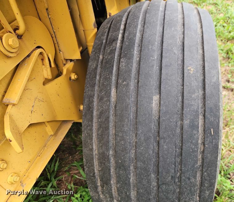 image for item EB8239 1996 Vermeer 605 Series K round baler