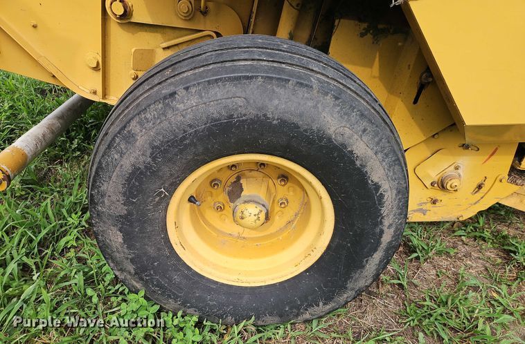 image for item EB8239 1996 Vermeer 605 Series K round baler