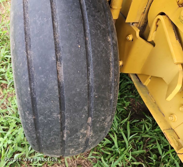 image for item EB8239 1996 Vermeer 605 Series K round baler