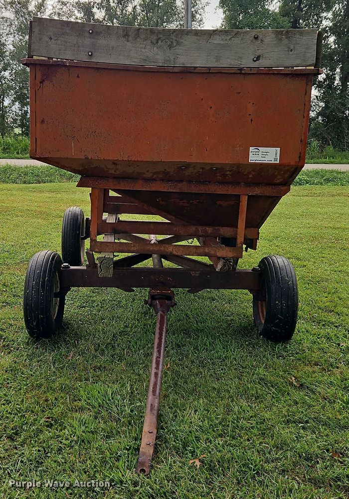 image for item EB8247 Gravity wagon