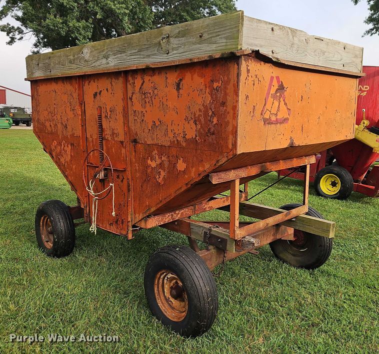 image for item EB8247 Gravity wagon