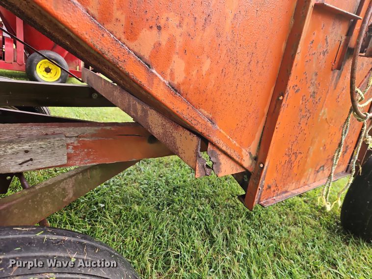 image for item EB8247 Gravity wagon