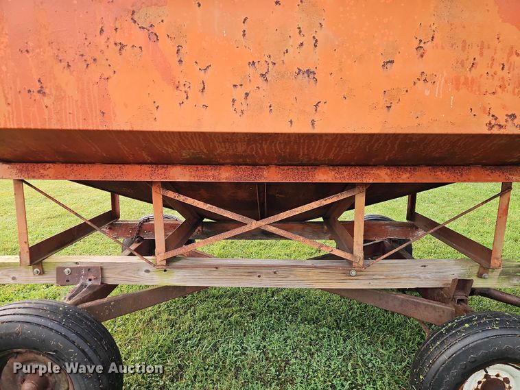 image for item EB8247 Gravity wagon