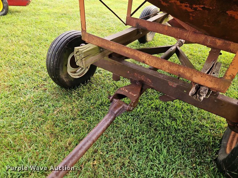 image for item EB8247 Gravity wagon