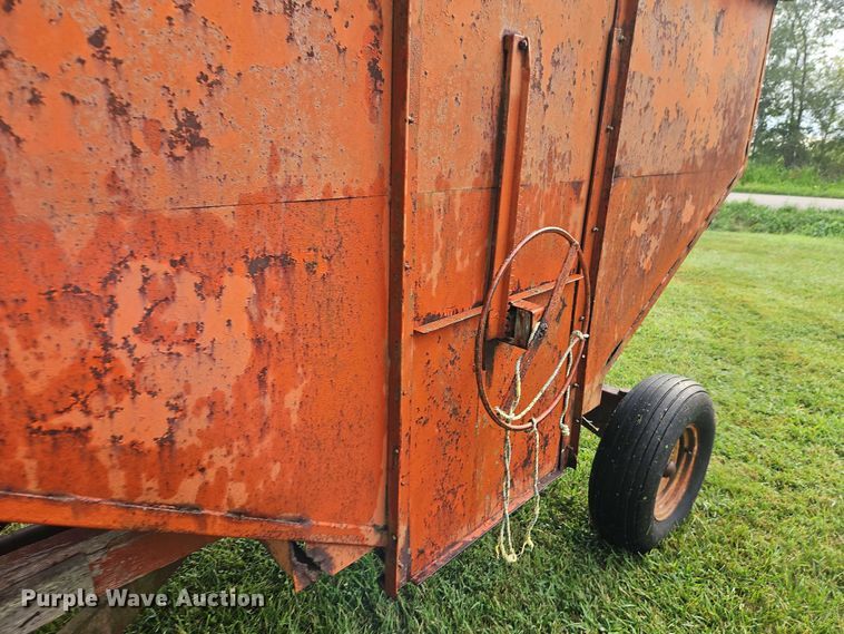 image for item EB8247 Gravity wagon