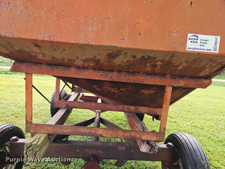 image for item EB8247 Gravity wagon