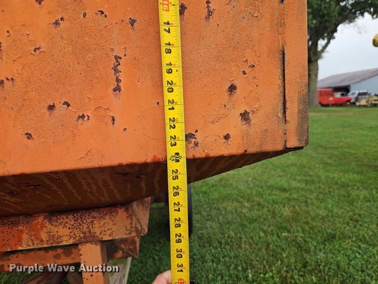 image for item EB8247 Gravity wagon