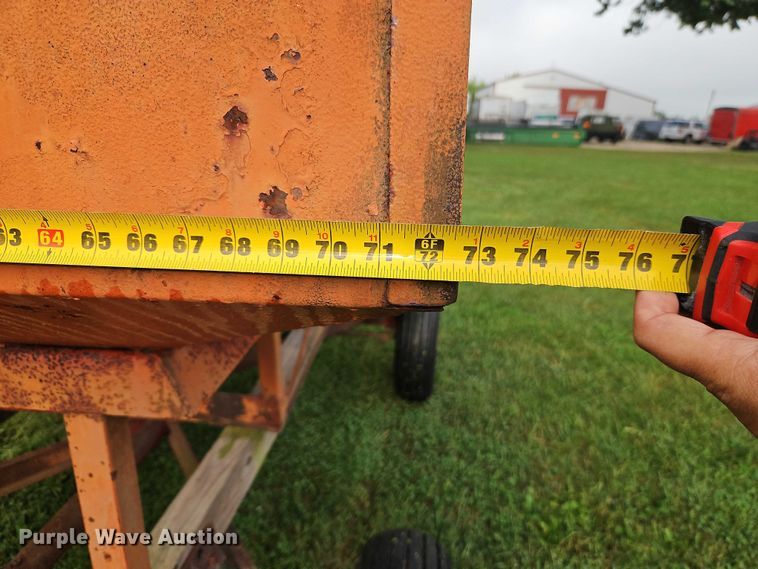 image for item EB8247 Gravity wagon