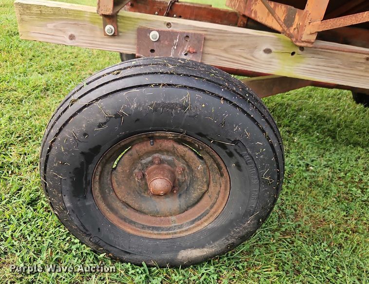 image for item EB8247 Gravity wagon