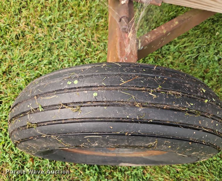 image for item EB8247 Gravity wagon