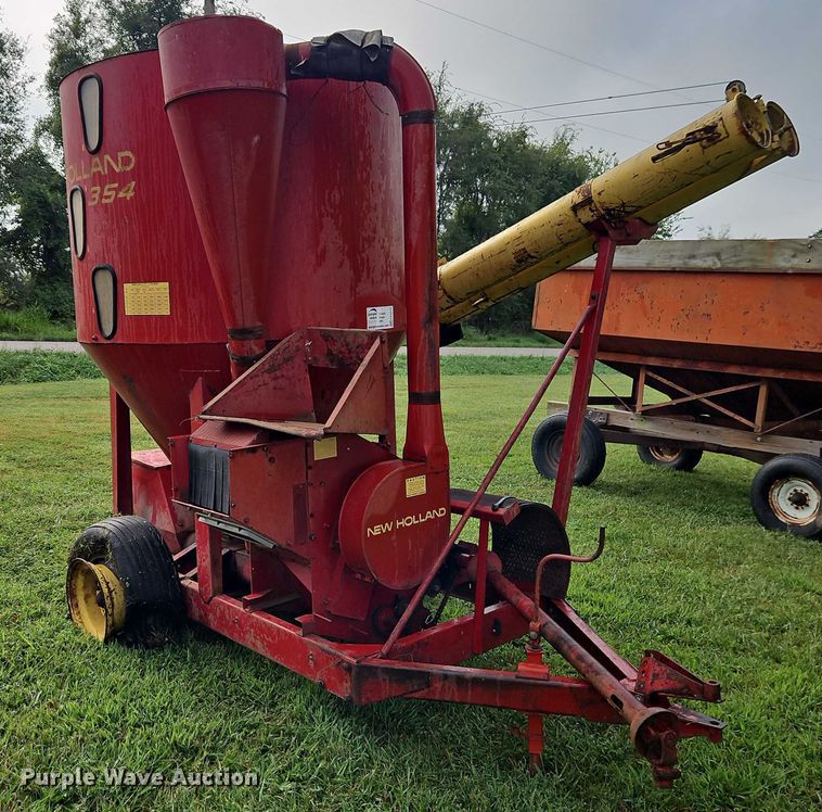 image for item EB8248 New Holland 354 feed grinder/mixer