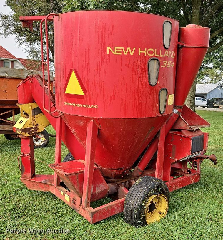 image for item EB8248 New Holland 354 feed grinder/mixer