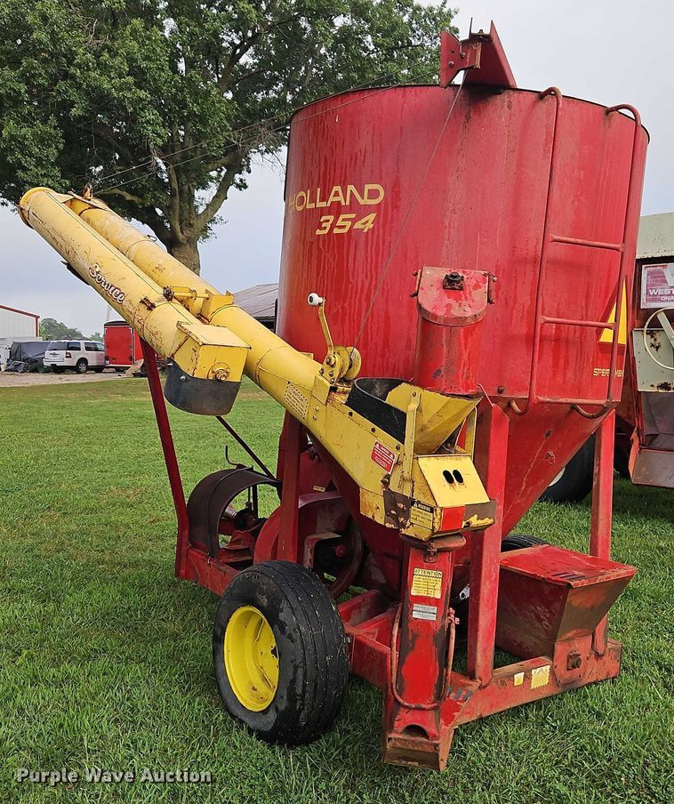 image for item EB8248 New Holland 354 feed grinder/mixer