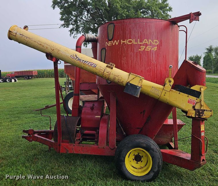 image for item EB8248 New Holland 354 feed grinder/mixer