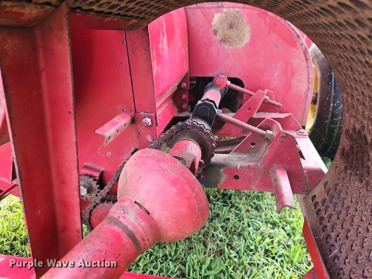 image for item EB8248 New Holland 354 feed grinder/mixer