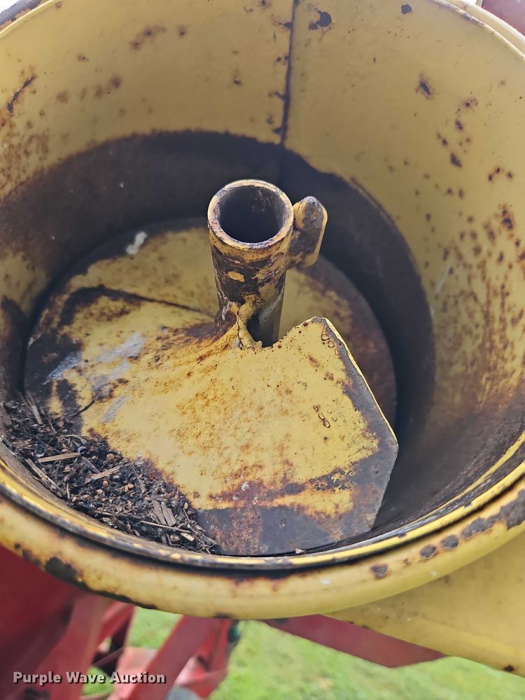 image for item EB8248 New Holland 354 feed grinder/mixer