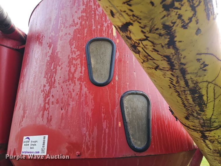 image for item EB8248 New Holland 354 feed grinder/mixer