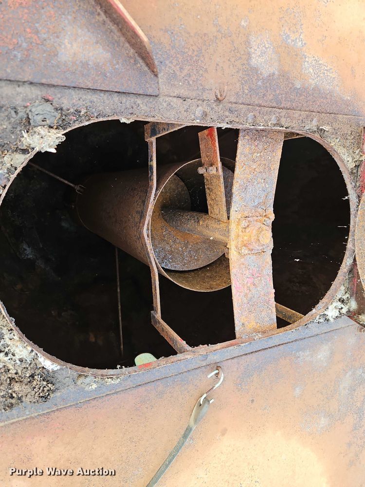 image for item EB8248 New Holland 354 feed grinder/mixer