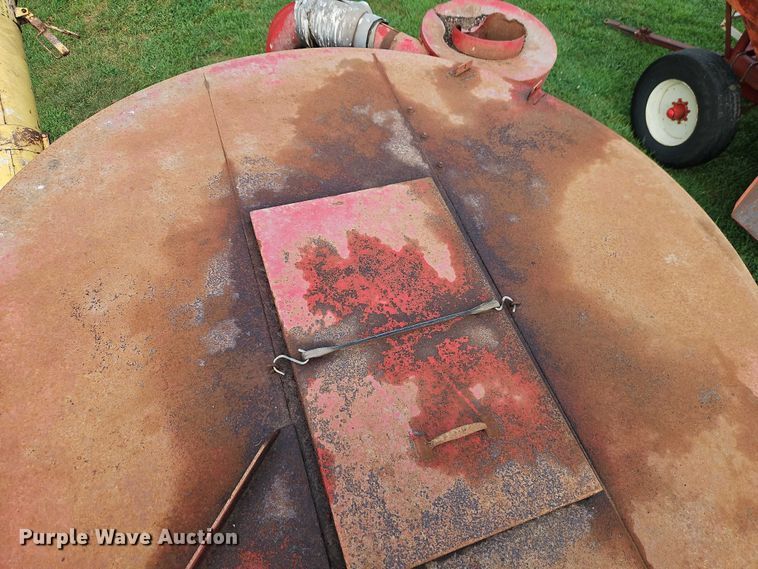 image for item EB8248 New Holland 354 feed grinder/mixer