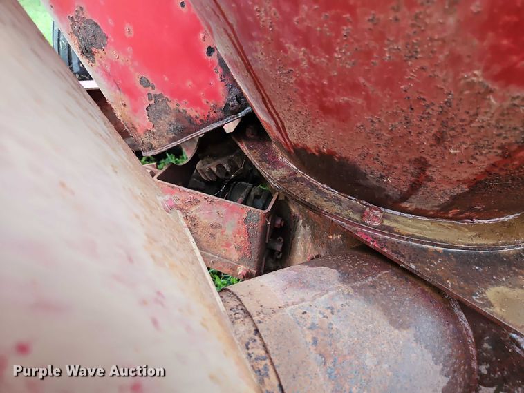 image for item EB8248 New Holland 354 feed grinder/mixer