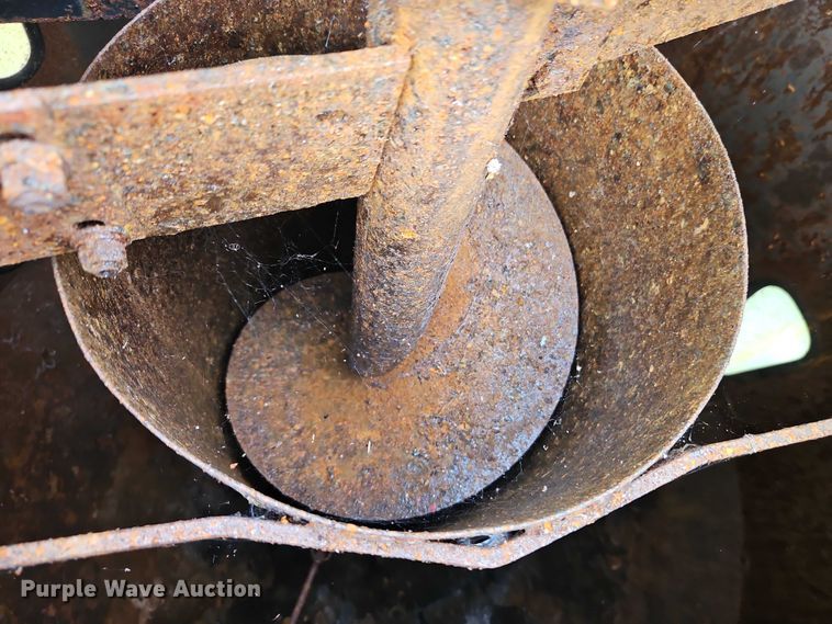 image for item EB8248 New Holland 354 feed grinder/mixer