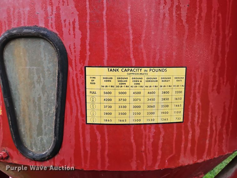 image for item EB8248 New Holland 354 feed grinder/mixer