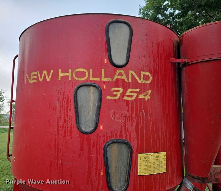 image for item EB8248 New Holland 354 feed grinder/mixer