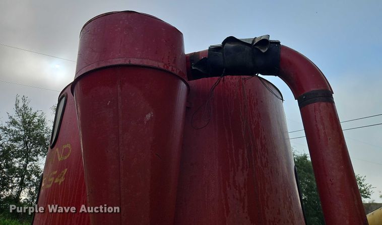 image for item EB8248 New Holland 354 feed grinder/mixer