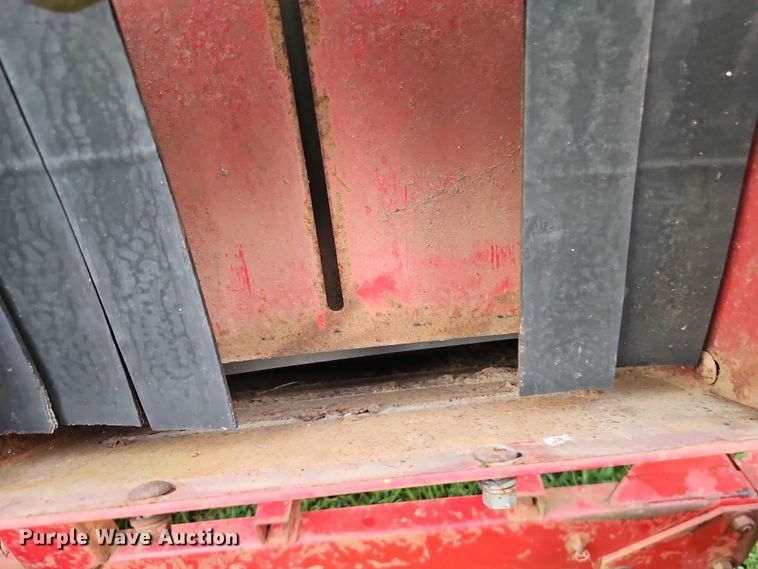 image for item EB8248 New Holland 354 feed grinder/mixer