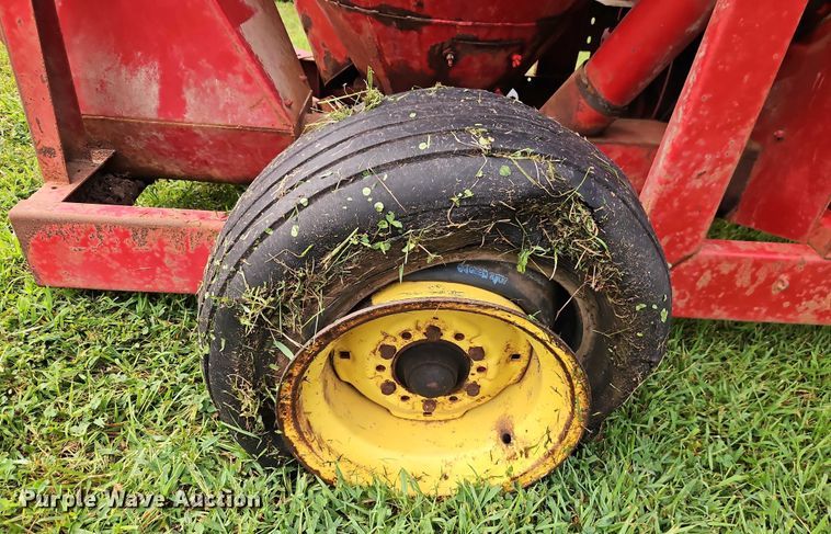 image for item EB8248 New Holland 354 feed grinder/mixer