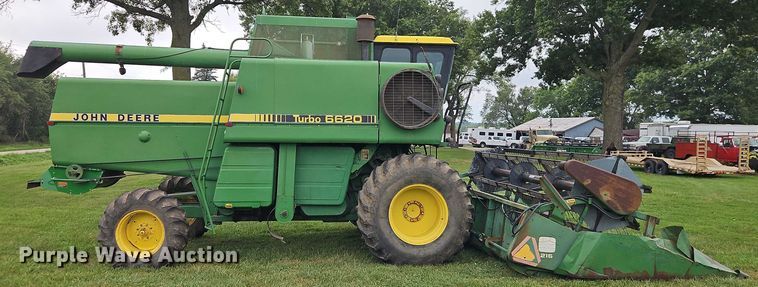 image for item EB8252 1981 John Deere 6620 combine