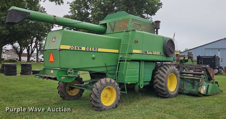 image for item EB8252 1981 John Deere 6620 combine